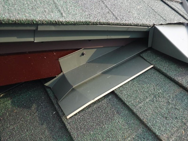 雨水をしっかりと防いでくれる頼もしい板金